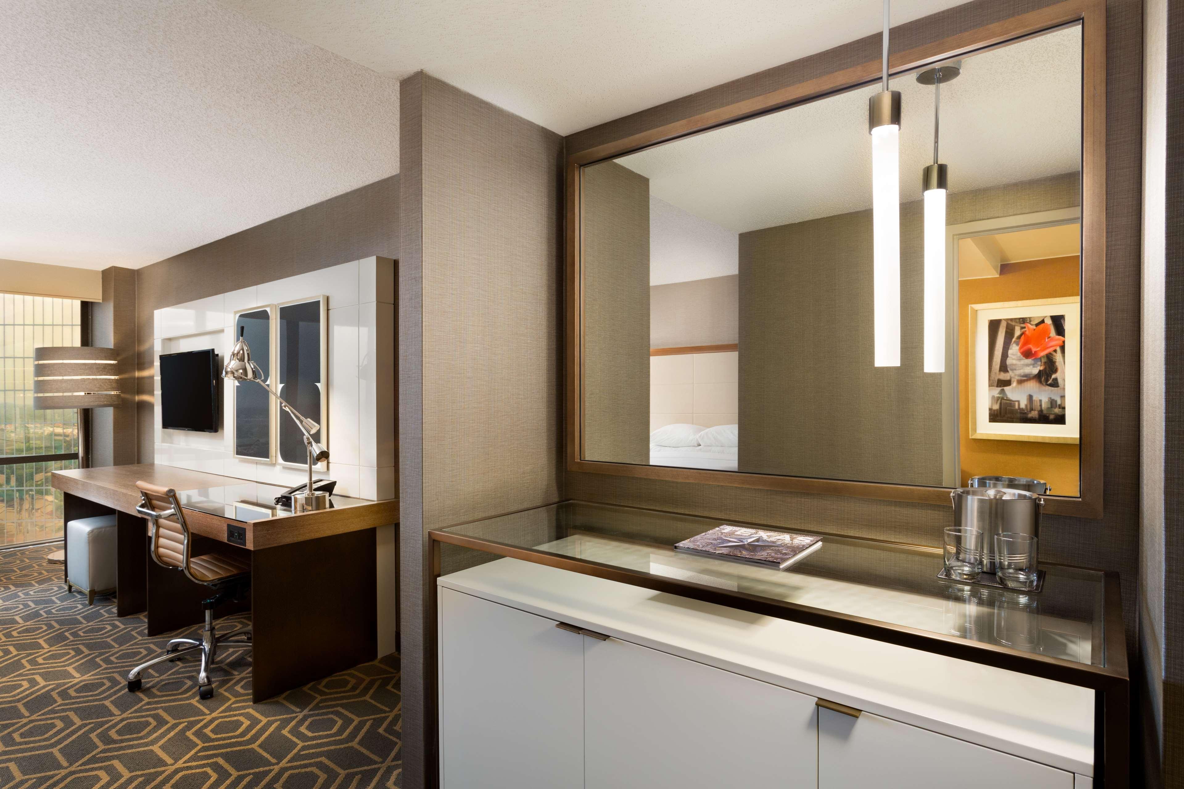 Doubletree By Hilton Hotel Dallas Campbell Centre Esterno foto